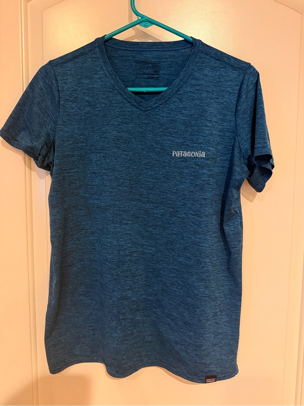 Patagonia Capilene baselayer Navy Heather v-neck top as Women’s L EUC